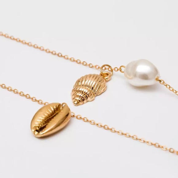 3/$30 Boho Shell & Pearl Layered Necklace - Picture 2 of 4